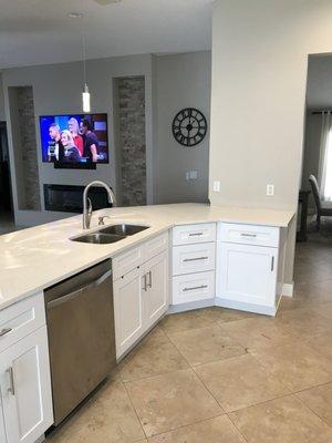 Quartz and cabinet white shaker