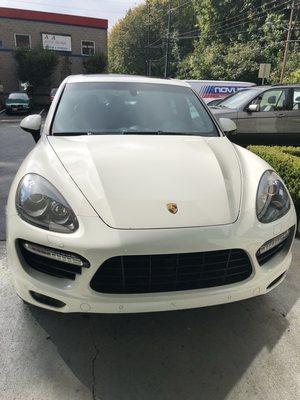 2014 Porsche Cayenne S windshield replacement