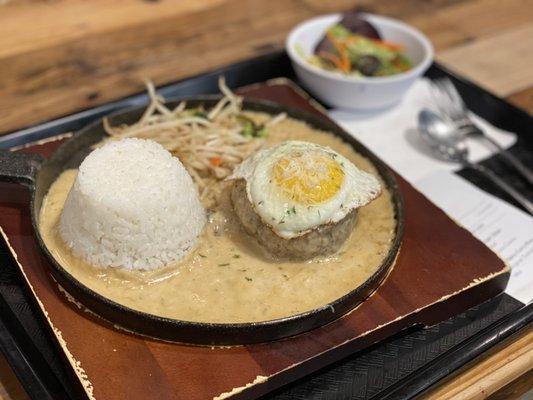 Hamburger steak with cream sauce