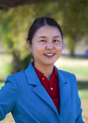 Yu Long is a licensed acupuncturist. In addition to acupuncture, she is nationally certified in Chinese Herbal Medicine.