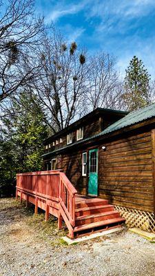 Our comfortable cottage sleeps six (6) with a fully-equipped kitchen with stove, refrigerator, and microwave.