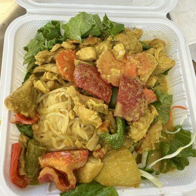 Yellow Curry Noodles with Chicken