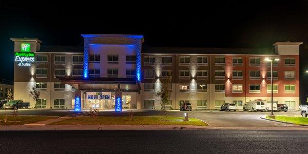 Holiday Inn Express and Suites Moses Lake Exterior