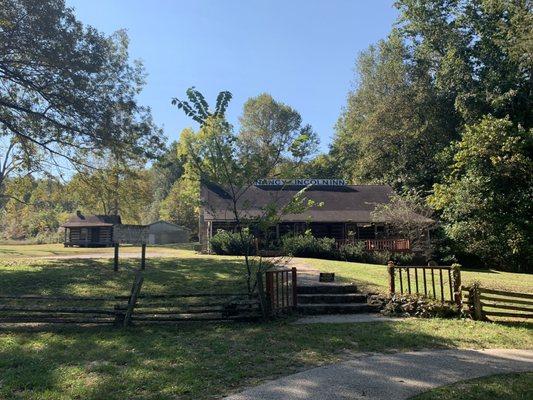 The privately owned log cabin inn located on Lincoln Birthplace National Park