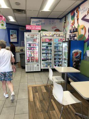 Baskin Robbins - Interior