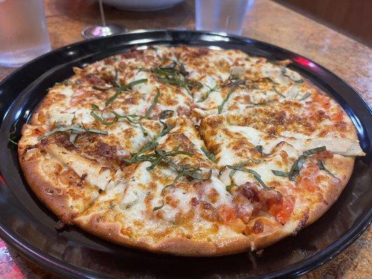 Garlic Chicken Basil pizza 6/17/22