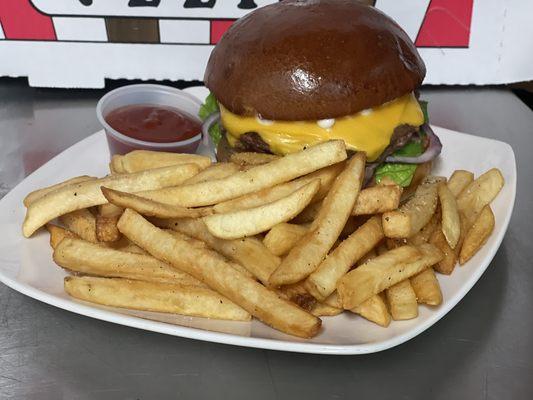 Cheeseburger with fries