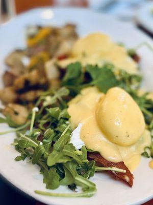 Applewood Bacon and Arugula Benedict