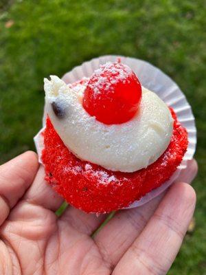 Mini spiral cake with cannoli cream