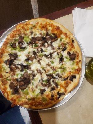 Small,  white sauce with sausage, mushroom and green peppers.