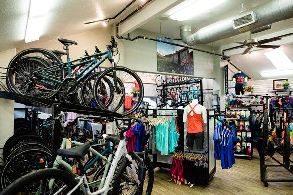 We are proud to offer a great selection of Ladies cycling gear.