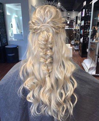 Soft waves with accent braid