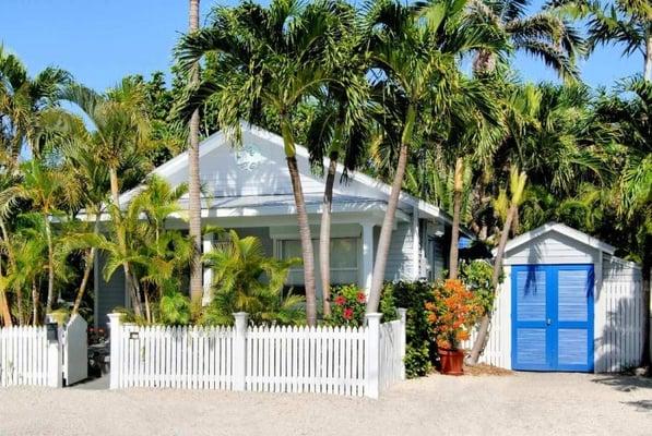 Cute Conch cottage Royal Escape.