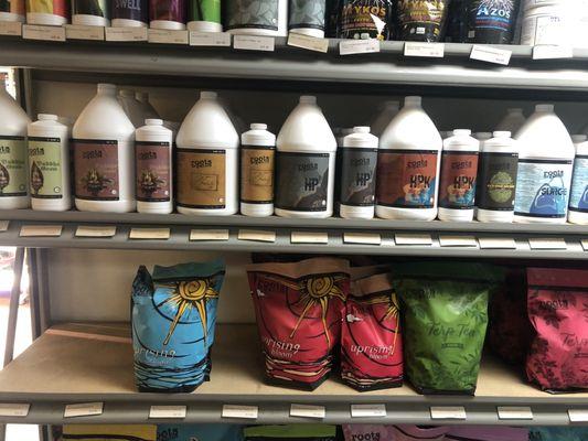 Roots Organic nutrients and supplies