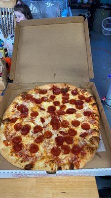 Large pepperoni pizza