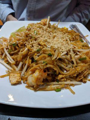 Shrimp pad thai