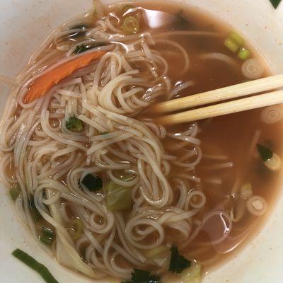 V2 Pho, carrots, green onion, rice noodles, broccoli, and tofu