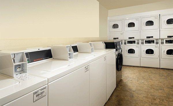 24hr credit/debit/coin wash Laundry Facility