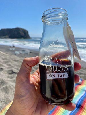 Like your coffee black? Grab a 10oz jar for sipping at the beach.