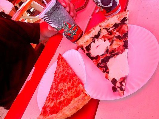 Cheese pizza and white pizza with spinach and mushrooms