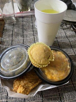 2 pc chicken w/ green beans, Mac n cheese, cornbread and lemonade.