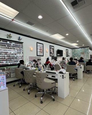 Herbal Nails & Spa