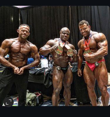 Our body builder takes the throne AND WINS IN VEGAS!