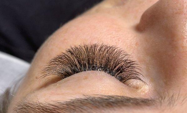 Glamorous volume lash (left eye)