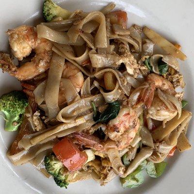 Pad kee mao with shrimp (+$2 extra for shrimp only)