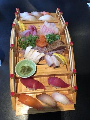 Sushi & sashimi boat