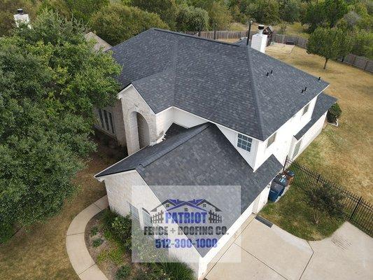 Owens Corning Oakridge Onyx Black Dimensional Shingle Roof.