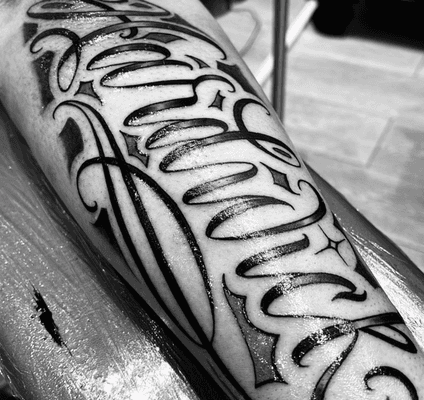 Hardwick #lettering #letteringtattoo #letras #calligraphy #blackandgreytattoo #chicanotattoo #chicanostyle #tattoos #tattooartist #lucky7slv