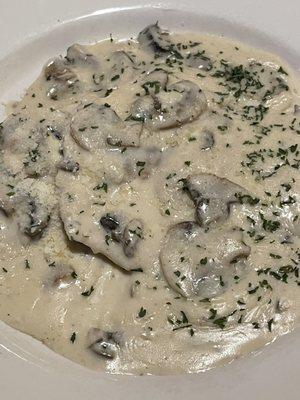 Veal Dama Bianca, mushroom cream sauce