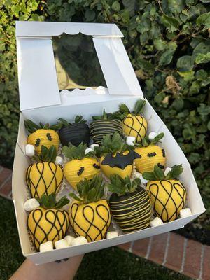 Batman themed chocolate covered strawberries