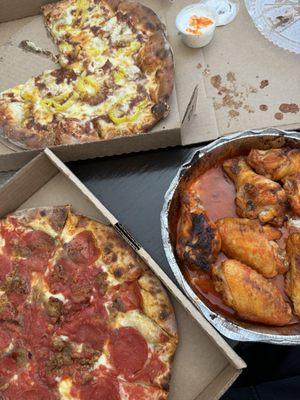 A River Runs Through It Pizza, Johnny Bananas Pizza Buffalo Wood-Fired Wings