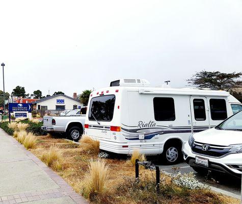 Easy parking at Half Moon Bay Brewing for brunch :)