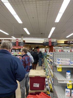 This is the line with no motion. I'm in the candy section across the aisle.