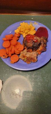 Awesome carrots, Mac n cheese, and meatloaf