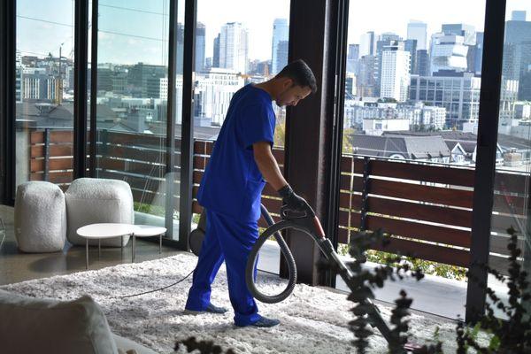 Queen Anne Cleaning Services: Your go-to cleaning experts in Seattle, WA! Sit back and relax in a pristine space - leave the cleaning to us.