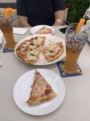 Pizza Margherita and blue moon beer