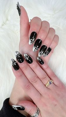 Silver tips on black nails, best nail salon in Saugus, where we do simple and extravagant nail art!