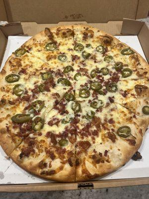 Jalapeño popper pizza