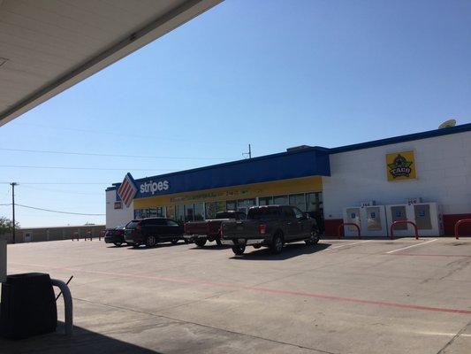 Front of store, seen from gas pumps