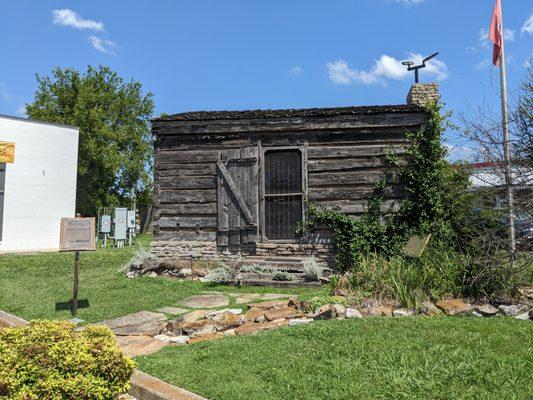 Neddy Jacobs Cabin, Lebanon