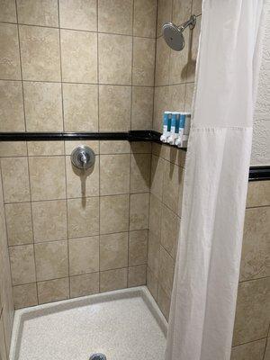 Good size shower with body wash, shampoo, and conditioner