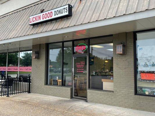 Lickin Good Donuts exterior. Don't judge a book by its cover!