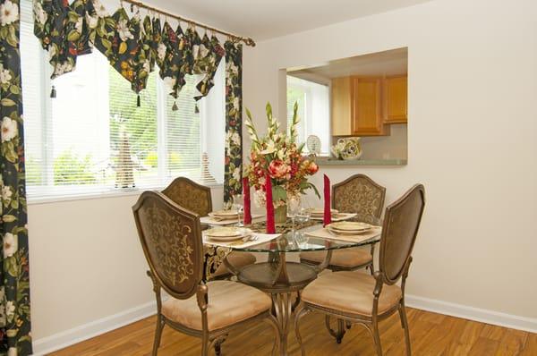 The Renaissance Club Apartments: 2BR Dining Area