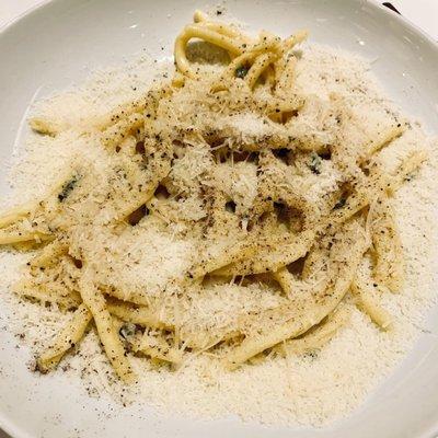 Cacio e Pepe Instagram: @angelaisafoodie