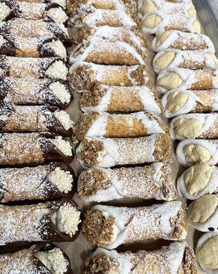 I tried these seasonal cannoli's just released and I'm telling you... go get some!