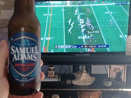 Sunday afternoon with my honey, some cold Sam Adams & our New England Patriots in TV. Smelling BBQ chicken, Chili & Victory :-)